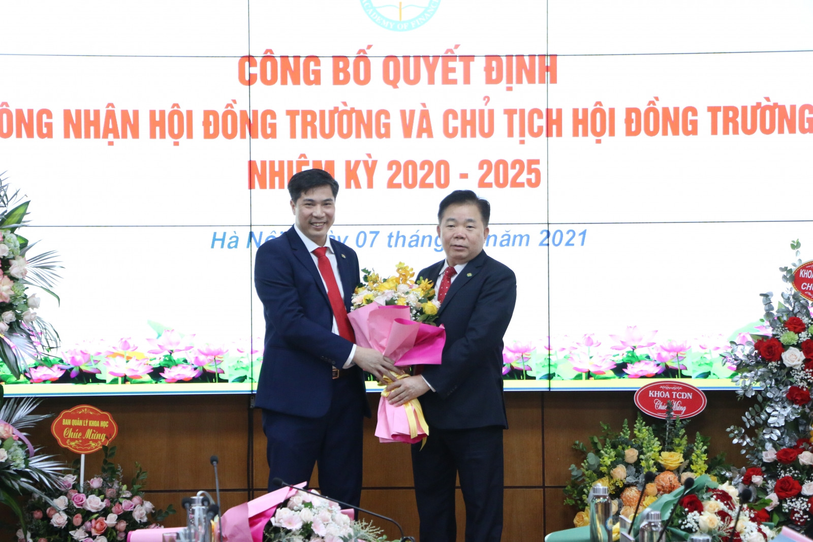 Hàng loạt trường đại học “biến động” vị trí cán bộ chủ chốt   - Ảnh 1.