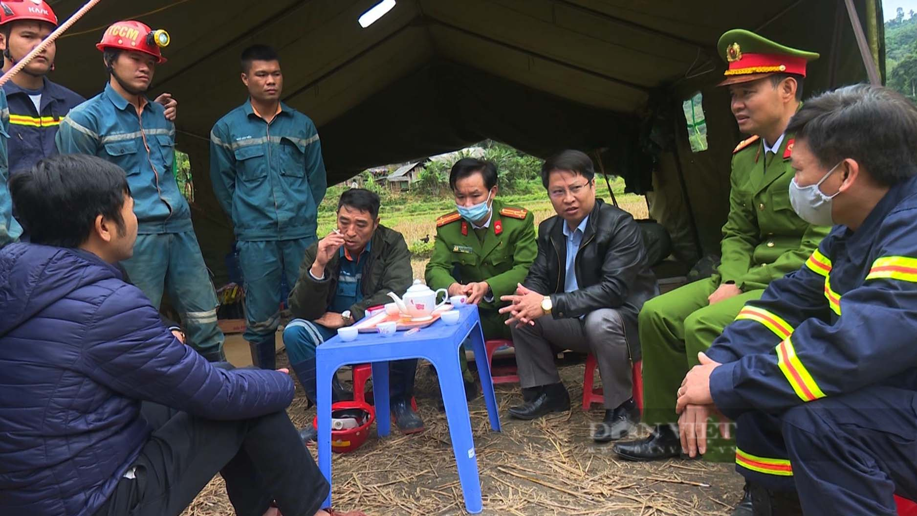 Vụ 2 nạn nhật kẹt lại hang đá ở Bắc Kạn: Thống nhất dừng cuộc tìm kếm - Ảnh 1.