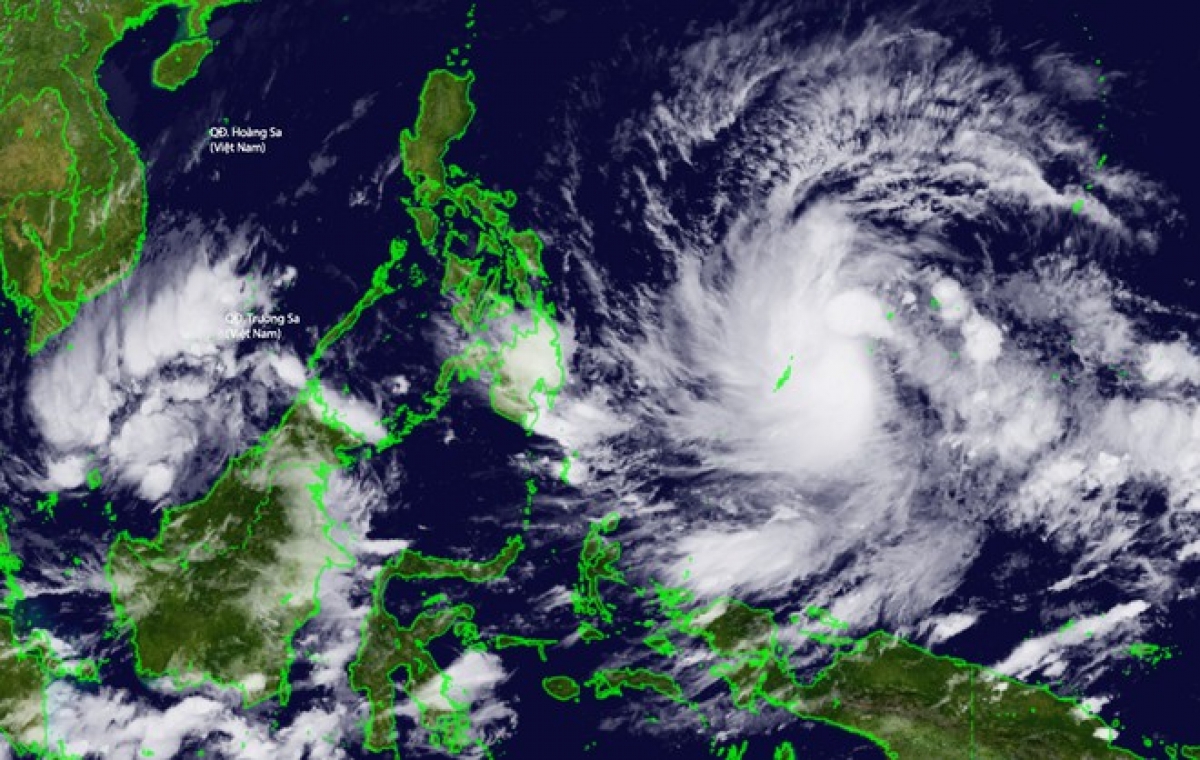 Tin mới nhất về bão số 9: Ngày 16-17/12 bão số 9 sẽ di chuyển vào phía Nam Biển Đông, sẵn sàng các phương án - Ảnh 2.