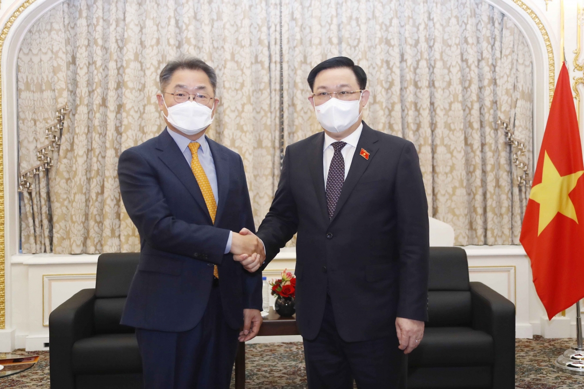 Chủ tịch Quốc hội Vương Đình Huệ tiếp chủ tịch 2 tập đoàn lớn của Hàn Quốc - Ảnh 1.
