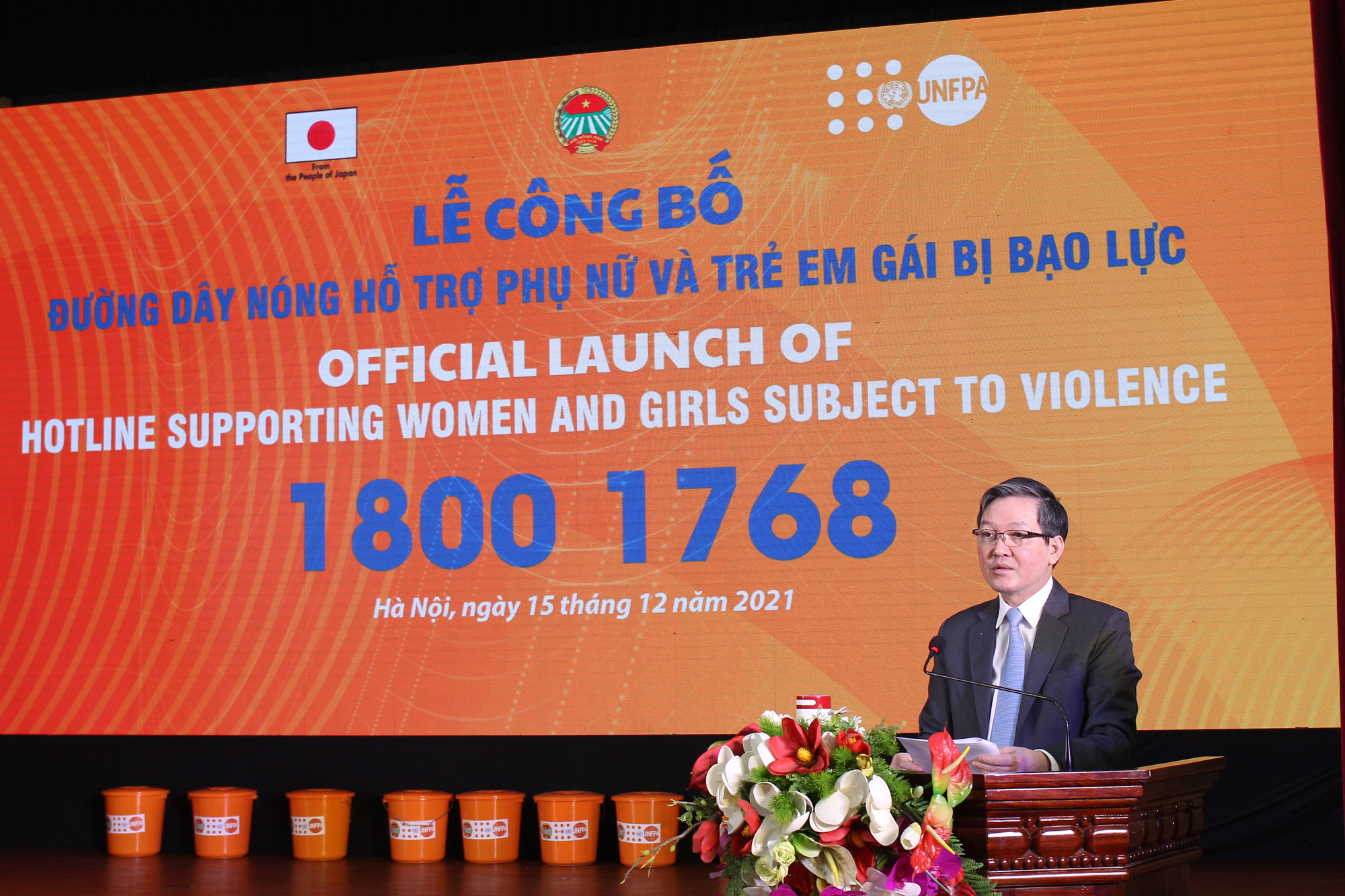 Hội Nông dân Việt Nam - UNFPA: Công bố đường dây nóng 18001768 hỗ trợ phụ nữ và trẻ em bị bạo lực - Ảnh 1.