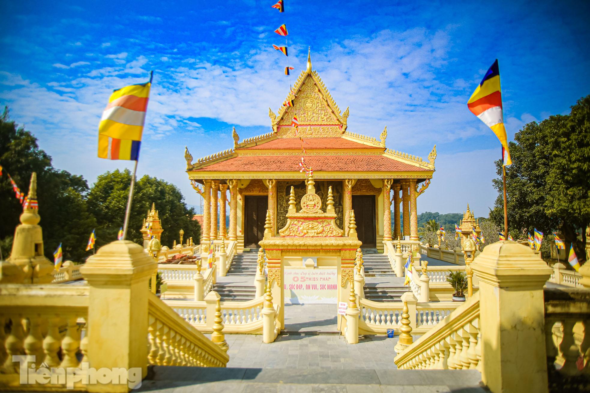 Vãn cảnh Chùa Vàm Ray  Ngôi chùa Khmer lớn nhất Trà Vinh