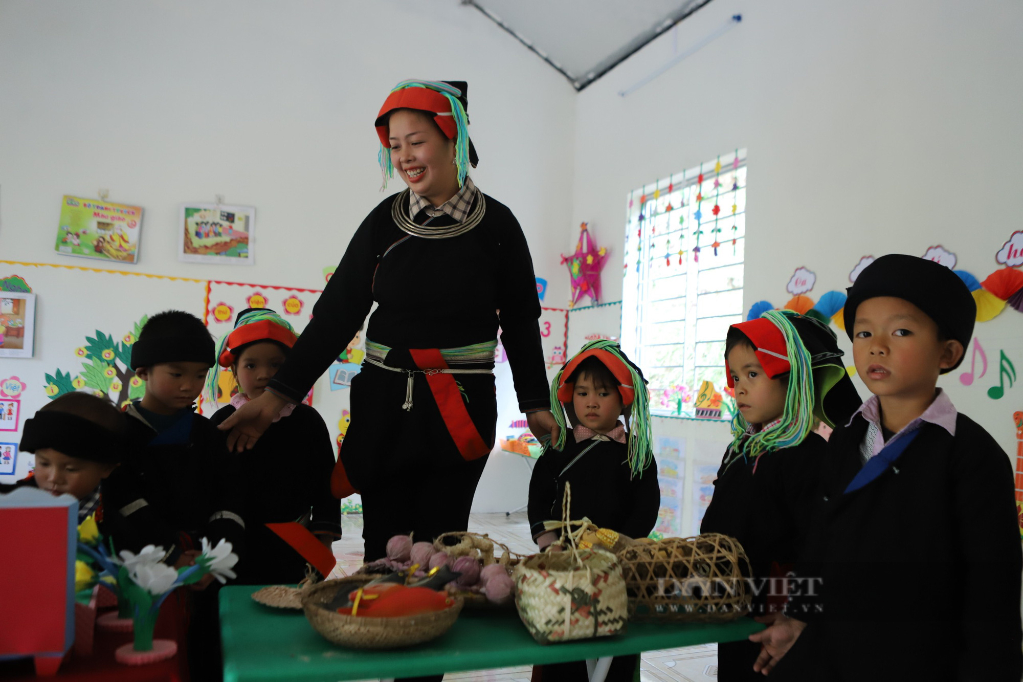 Báo NTNN/Dân Việt và nhà tài trợ trao tặng điểm trường tại Hà Giang: Mang đông ấm về với học sinh, người dân vùng cao - Ảnh 15.