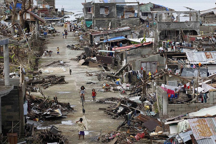 Siêu bão Rai đổ bộ Philippines, cả trăm nghìn người sơ tán - Ảnh 9.
