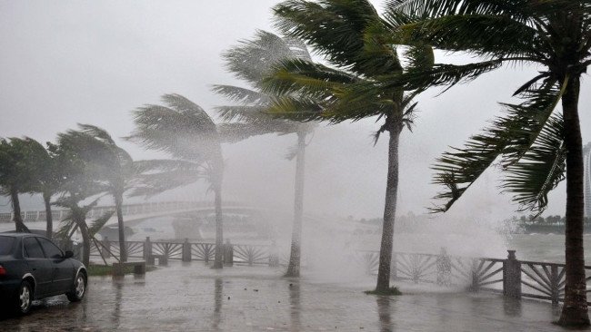 MỚI NHẤT: Bão số 9 (Siêu bão RAI) cường độ cực mạnh, diễn biến khó lường, cách đảo Song Tử Tây khoảng 450km - Ảnh 3.