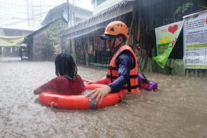 Siêu bão Rai đổ bộ Philippines, gần 200 nghìn người phải sơ tán - Ảnh 3.