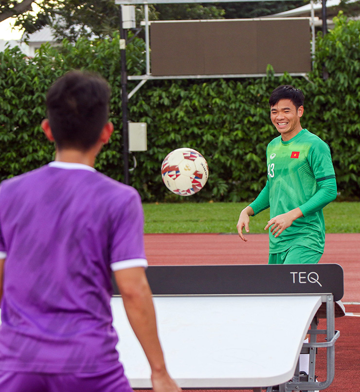 ĐT Việt Nam đấu Campuchia, Công Phượng bất ngờ tập làm thủ môn - Ảnh 3.
