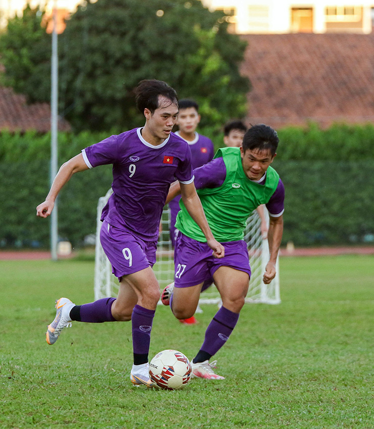 ĐT Việt Nam đấu Campuchia, Công Phượng bất ngờ tập làm thủ môn - Ảnh 4.