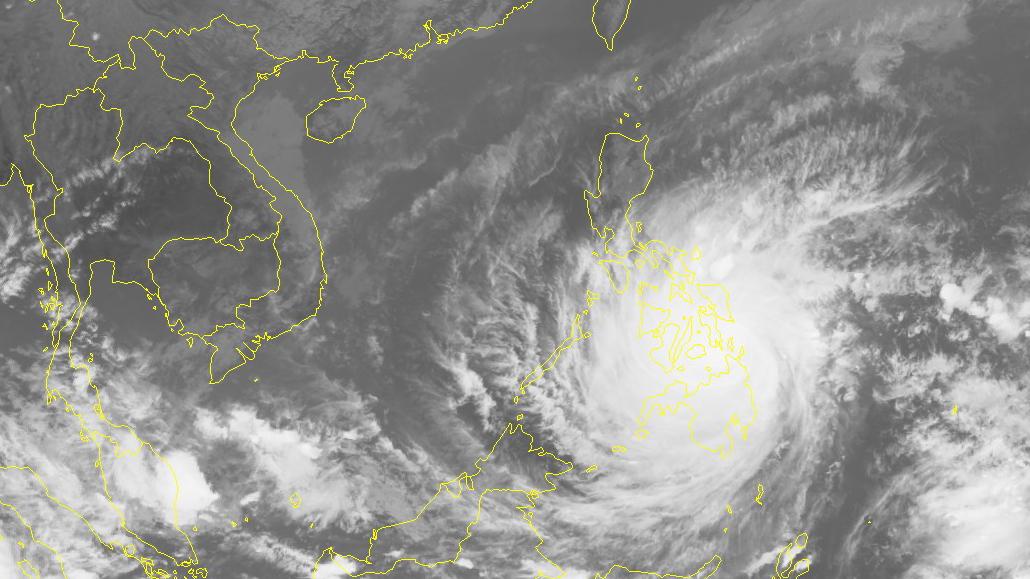 Ứng phó khẩn cấp với siêu bão số 9 sắp vào biển Đông, Thủ tướng Chính phủ ra công điện khẩn - Ảnh 1.
