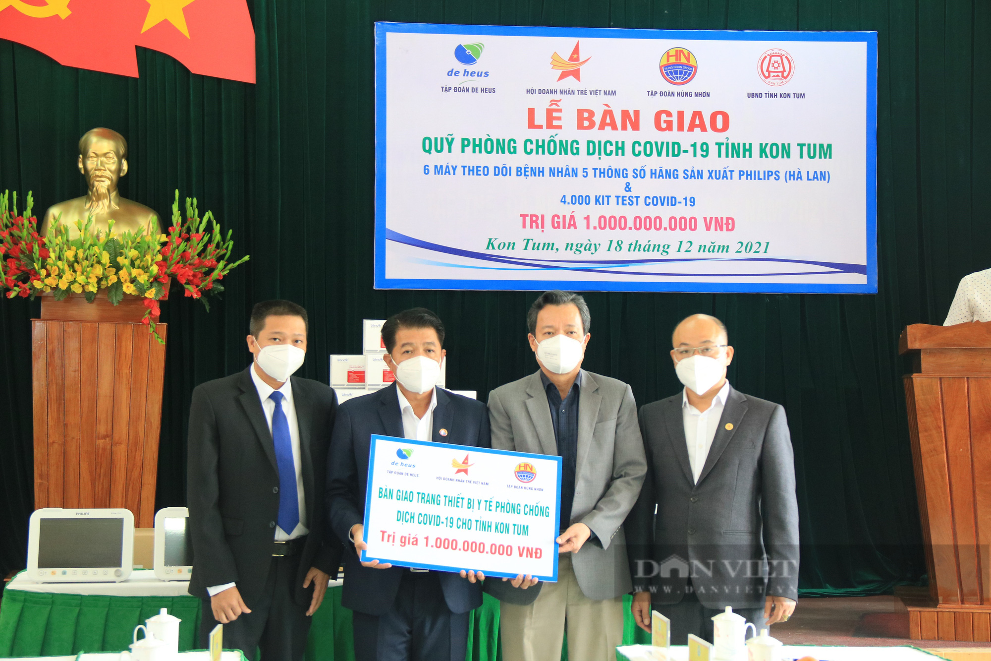 Tập đoàn Hùng Nhơn và De Heus trao tặng thiết bị y tế phòng chống dịch Covid-19 tại tỉnh Kon Tum - Ảnh 1.