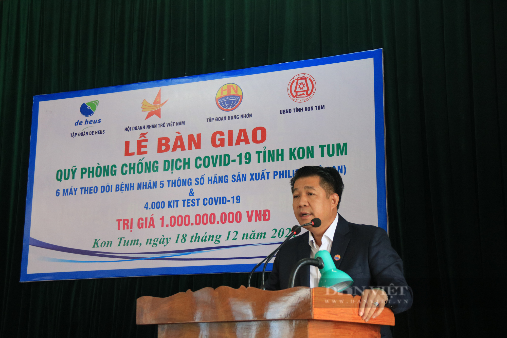 Tập đoàn Hùng Nhơn và De Heus trao tặng thiết bị y tế phòng chống dịch Covid-19 tại tỉnh Kon Tum - Ảnh 3.