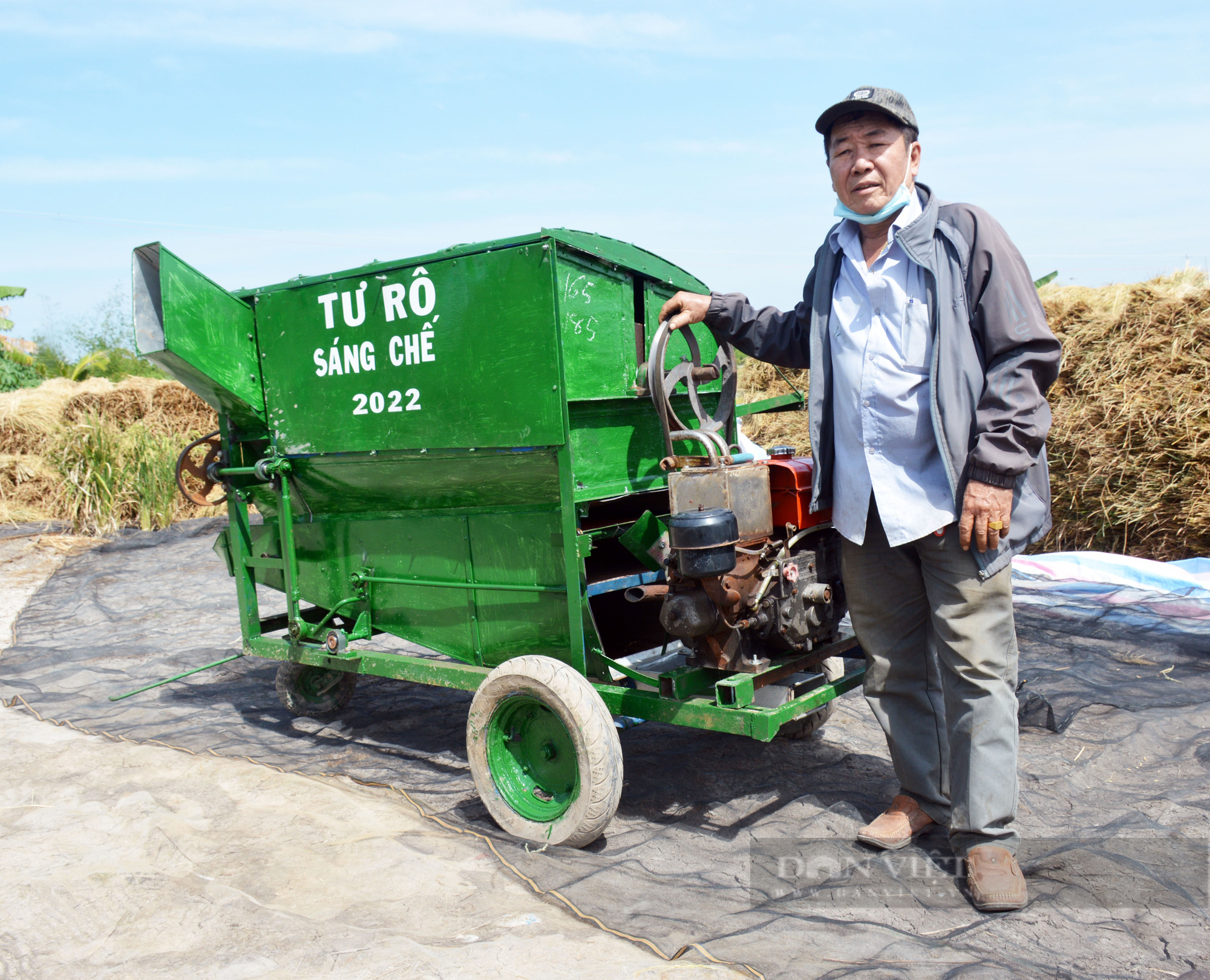 Nông dân xuất sắc tỉnh Cà Mau sáng chế máy tuốt lúa siêu nhẹ, siêu tiết kiệm - Ảnh 2.