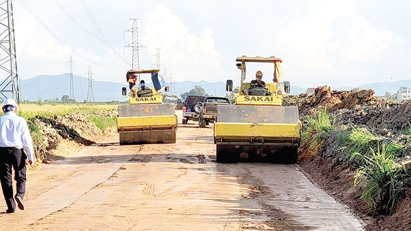 Cao tốc Diễn Châu - Bãi Vọt chậm tiến độ, điều chuyển công việc của nhà thầu - Ảnh 1.