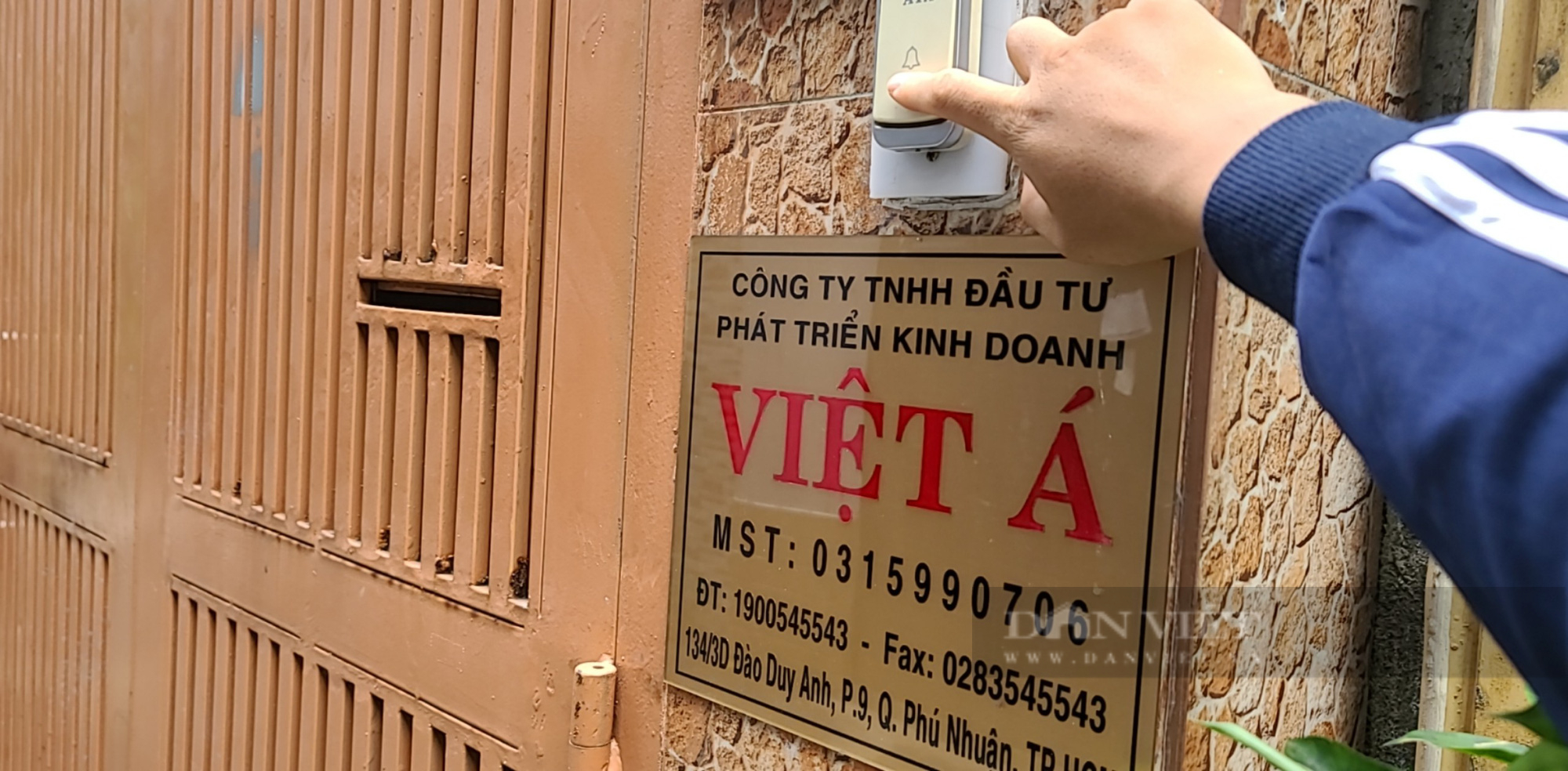 Người bên trong trụ sở Công ty Việt Á: “Không hay biết gì” - Ảnh 2.