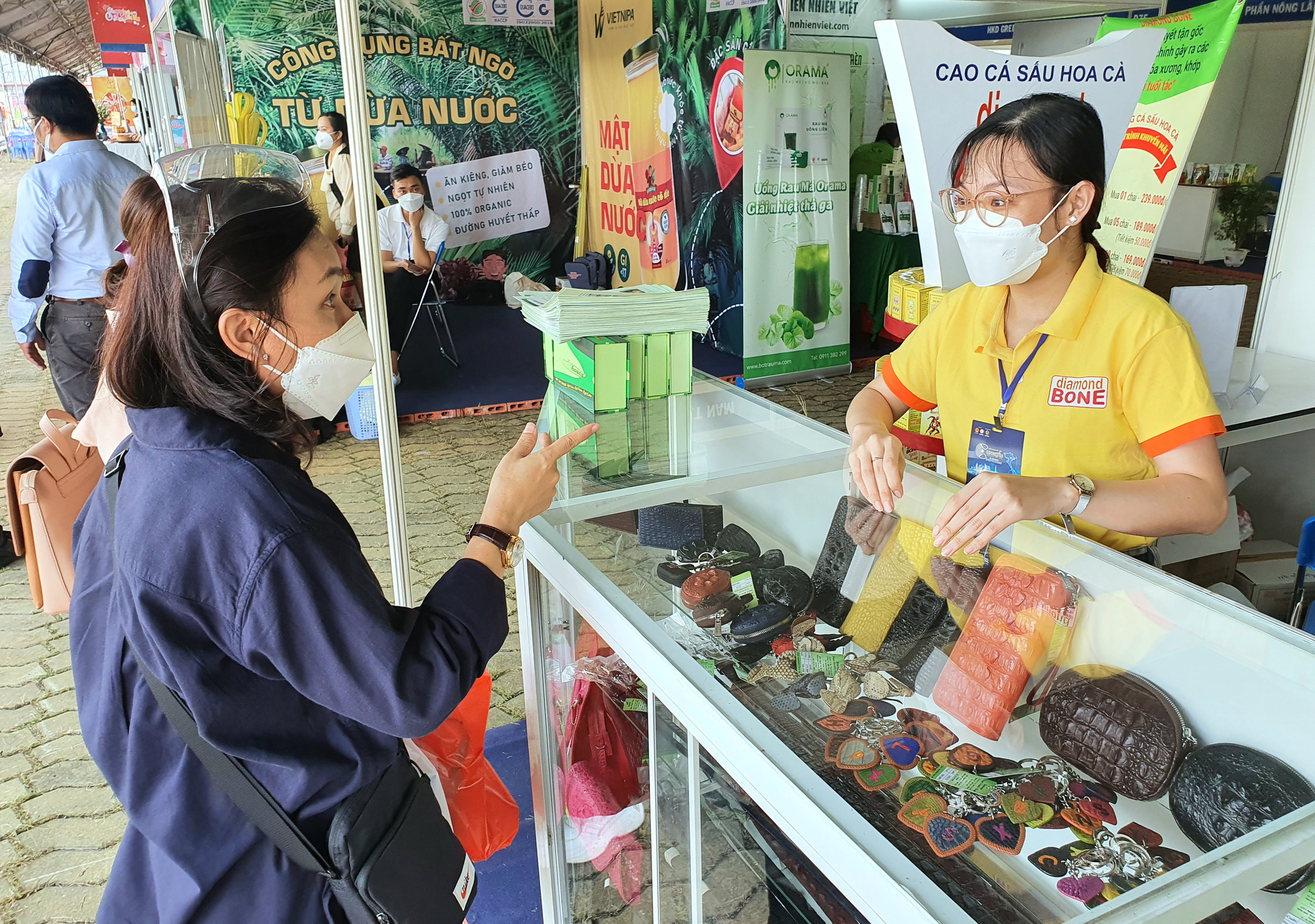 Người Sài Gòn săn miến dong Tây Bắc, chả bò Đà Nẵng, tôm khô Kiên Giang giá ưu đãi - Ảnh 9.