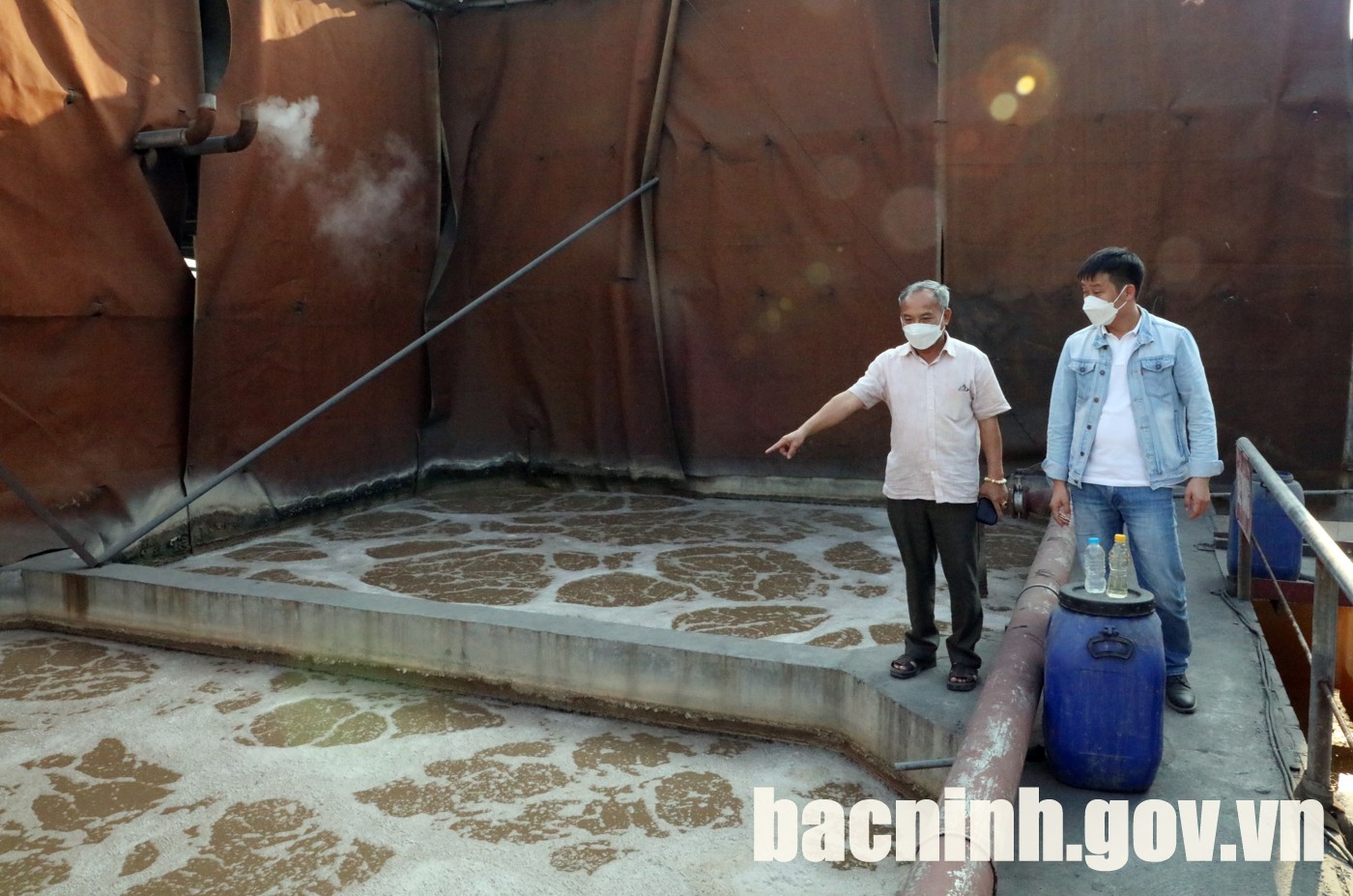 Doanh nghiệp CCN Phú Lâm từng bước khắc phục ô nhiễm môi trường - Ảnh 1.