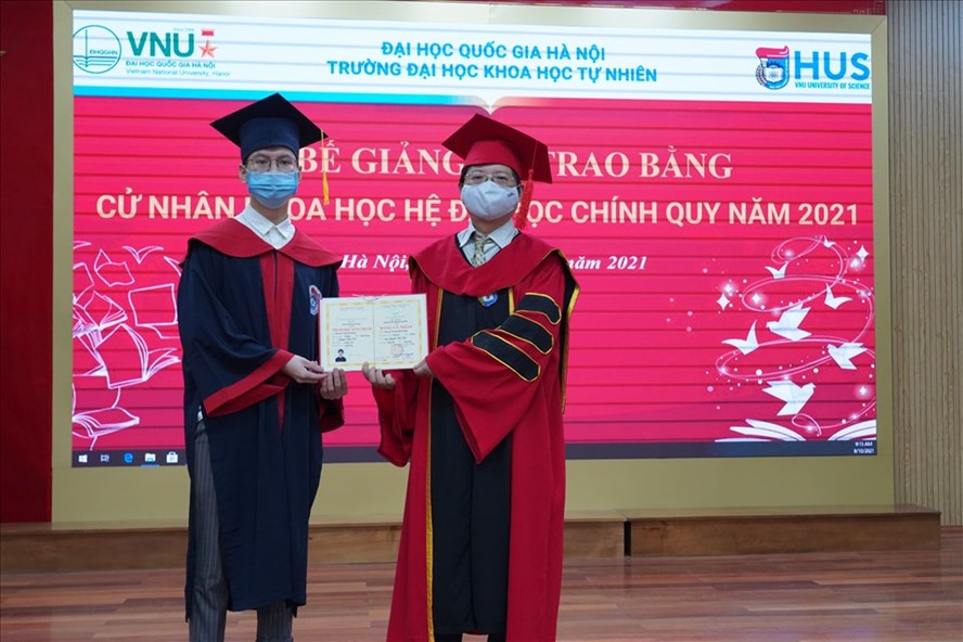Các trường đại học tổ chức lễ tốt nghiệp trực tiếp cho sinh viên, học viên - Ảnh 1.