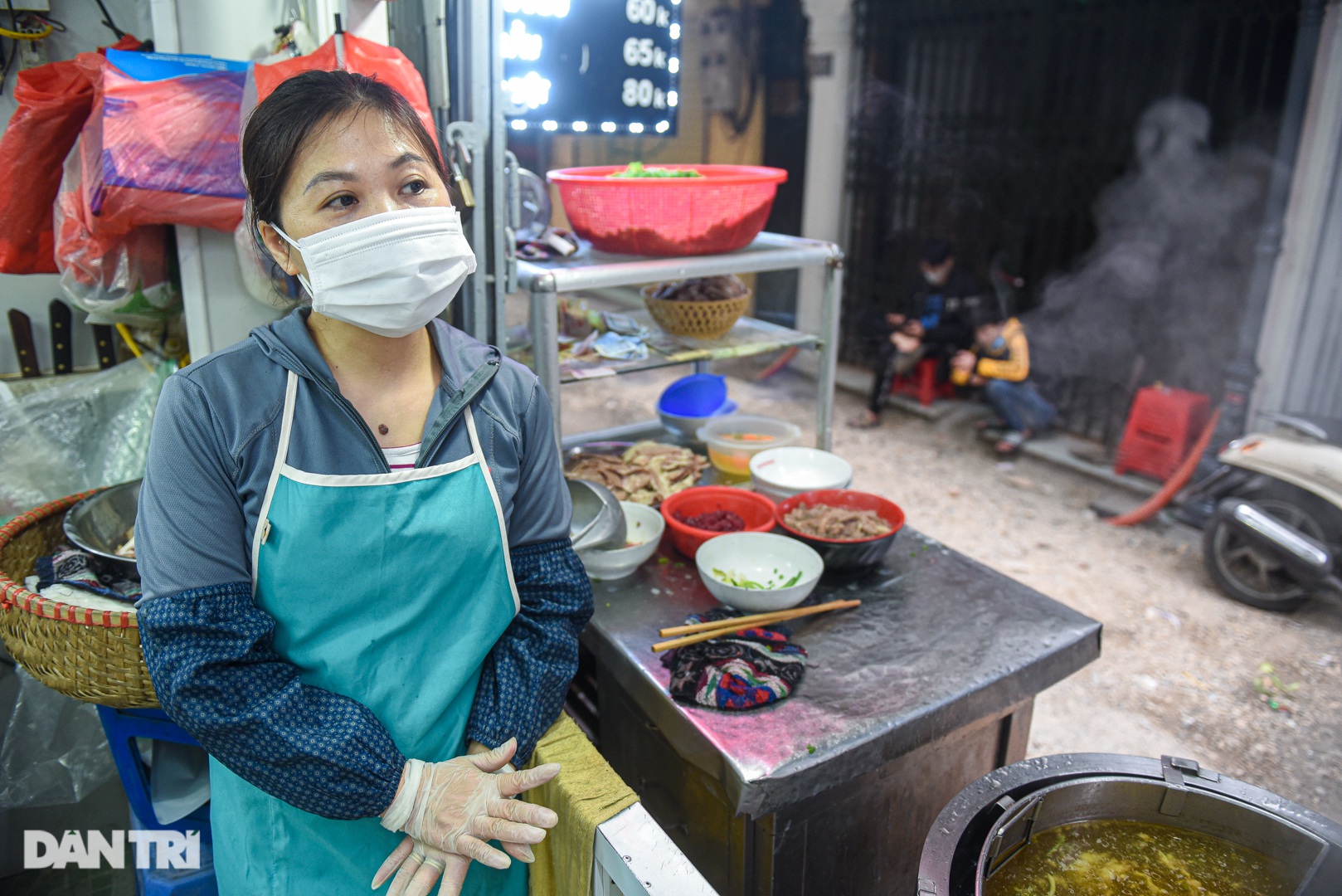 Lạ lùng quán phở &quot;Sướng&quot;, 30 năm bán &quot;đắt xắt ra miếng&quot; ở Hà Nội - Ảnh 8.