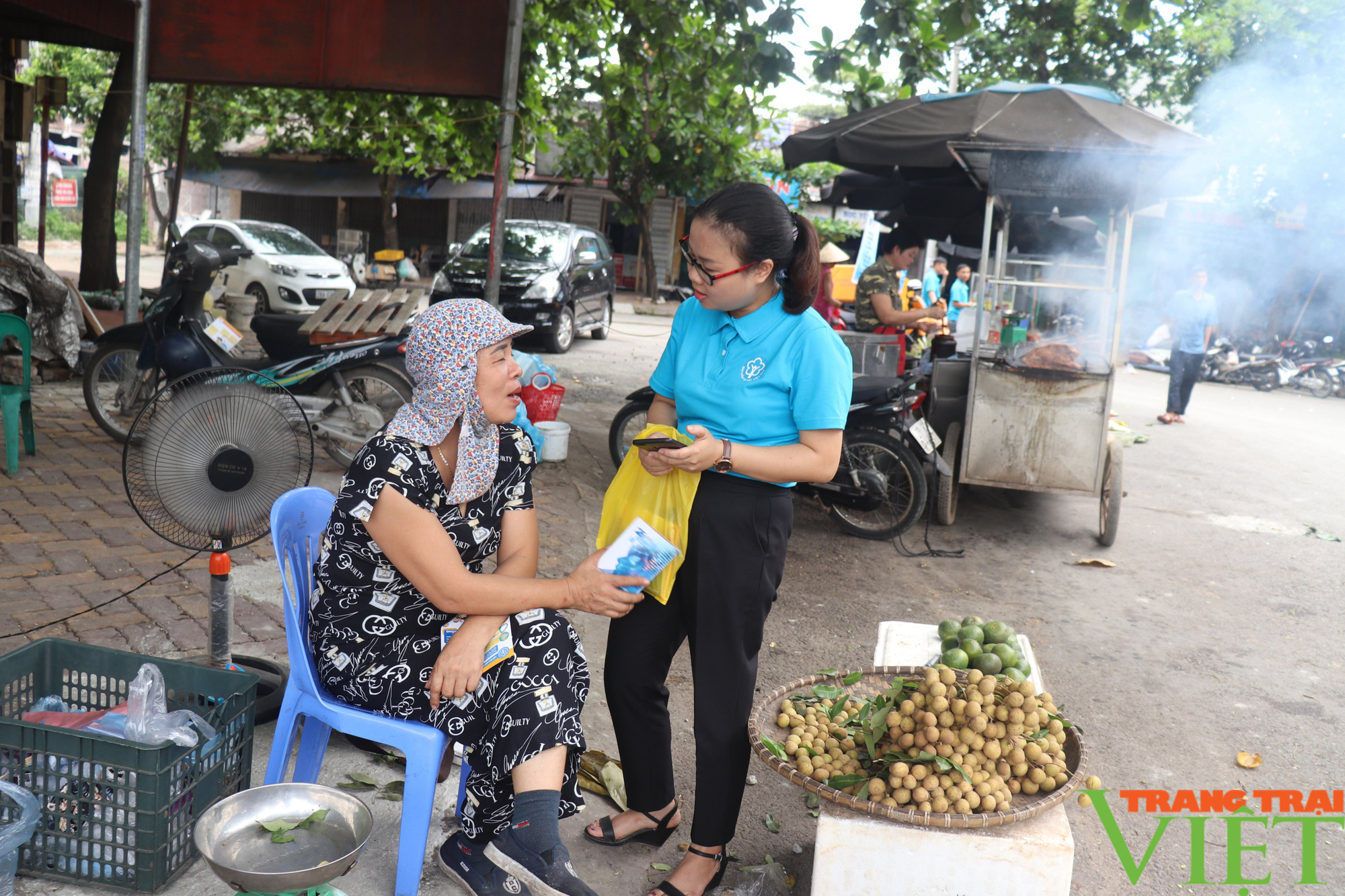 Bảo hiểm xã hội tỉnh Hoà Bình: Đưa chính sách bảo hiểm tự nguyện, bảo hiểm y tế vào cuộc sống - Ảnh 6.