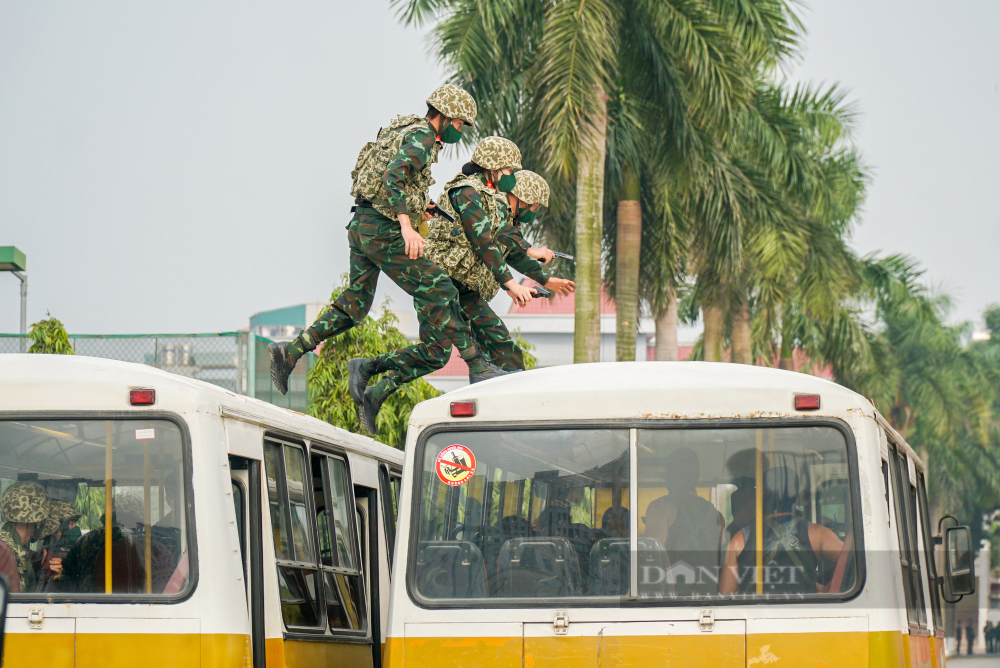 Một ngày trên thao trường của các &quot;Bông hồng thép&quot; Đặc công QĐND Việt Nam - Ảnh 1.