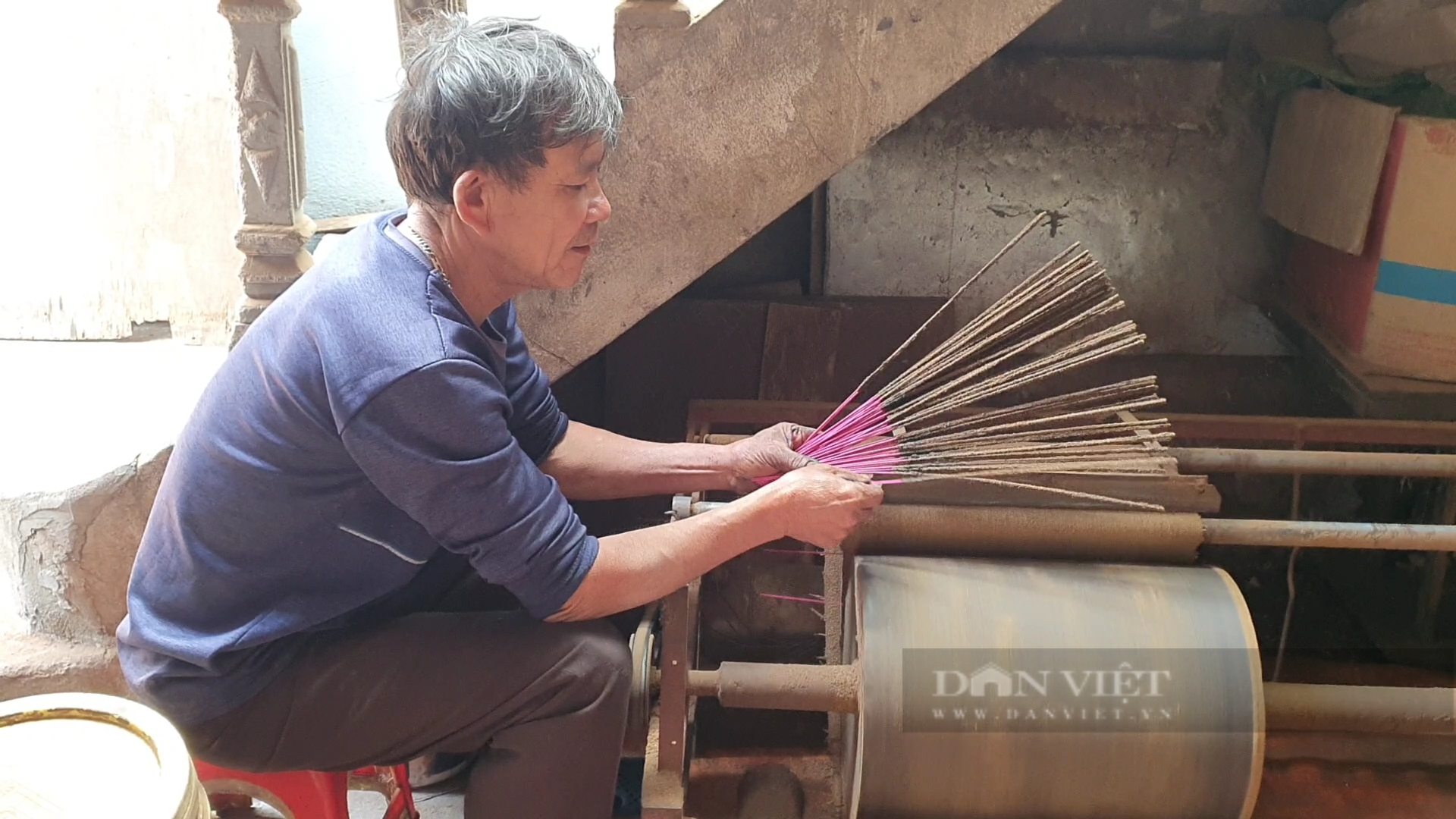 Đìu hiu làng nghề làm hương truyền thống tại Thanh Hóa những ngày cận Tết - Ảnh 2.