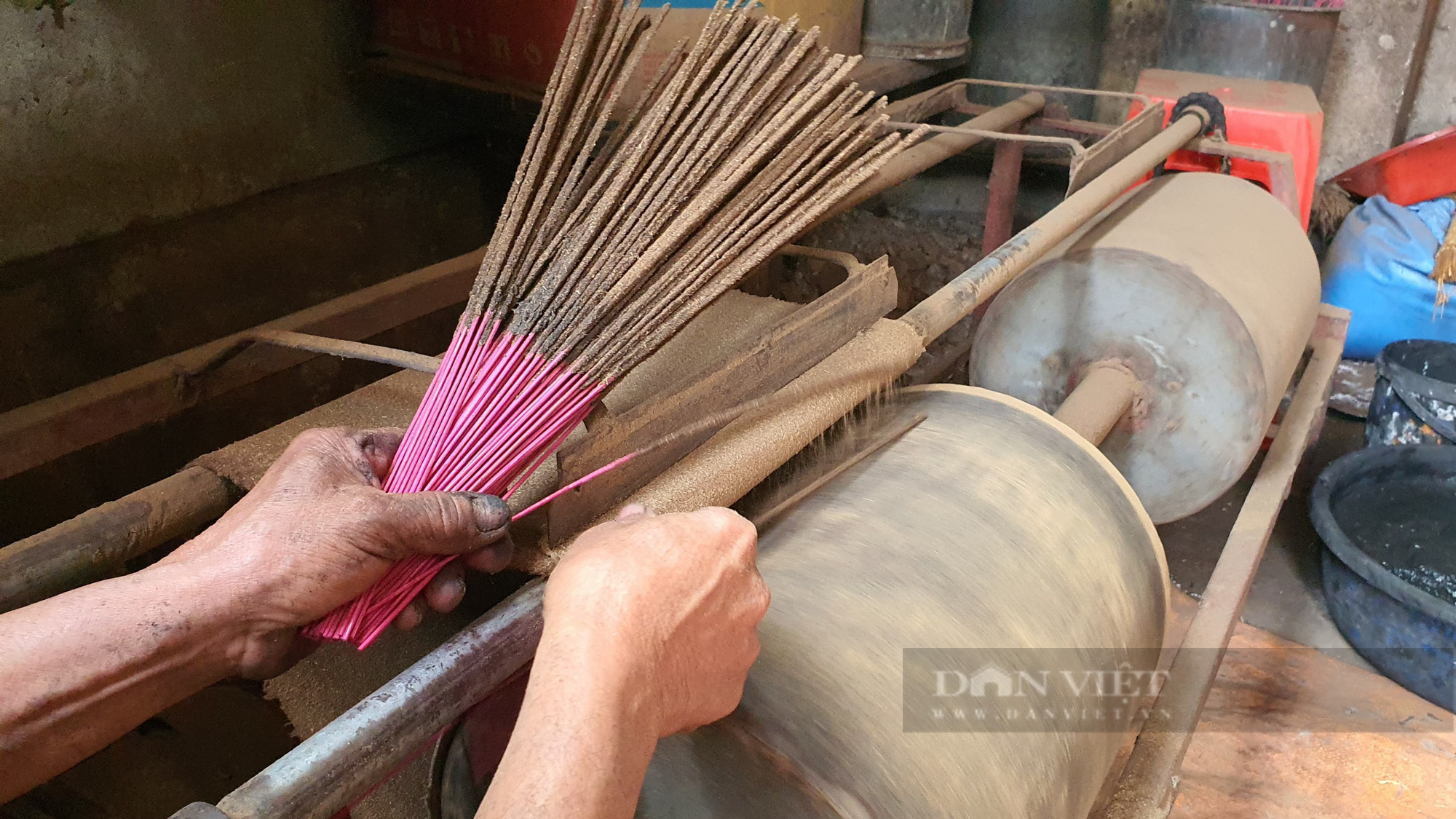 Đìu hiu làng nghề làm hương truyền thống tại Thanh Hóa những ngày cận Tết - Ảnh 3.