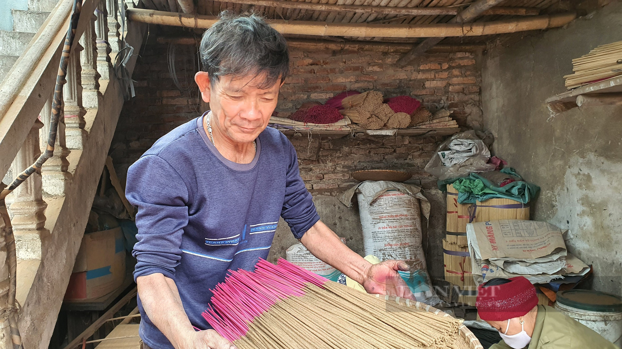 Đìu hiu làng nghề làm hương truyền thống tại Thanh Hóa những ngày cận Tết - Ảnh 4.