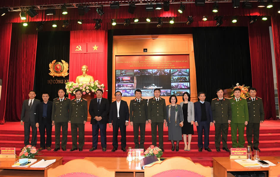 Trung tướng Nguyễn Minh Chính: Đẩy mạnh ngăn chặn tội phạm trong chuyển đổi nền kinh tế số  - Ảnh 4.