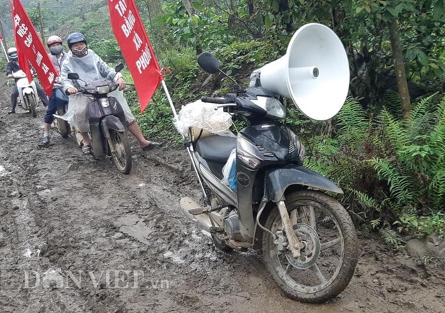 Yên Bái: Leo đồi, vượt núi tuyên truyền phòng, chống dịch Covid-19 - Ảnh 2.