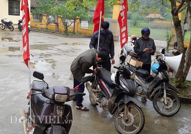 Yên Bái: Leo đồi, vượt núi tuyên truyền phòng, chống dịch Covid-19 - Ảnh 1.