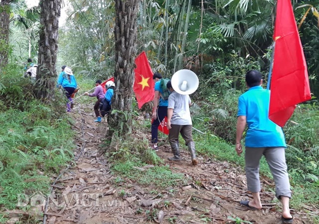 Yên Bái: Leo đồi, vượt núi tuyên truyền phòng, chống dịch Covid-19 - Ảnh 3.