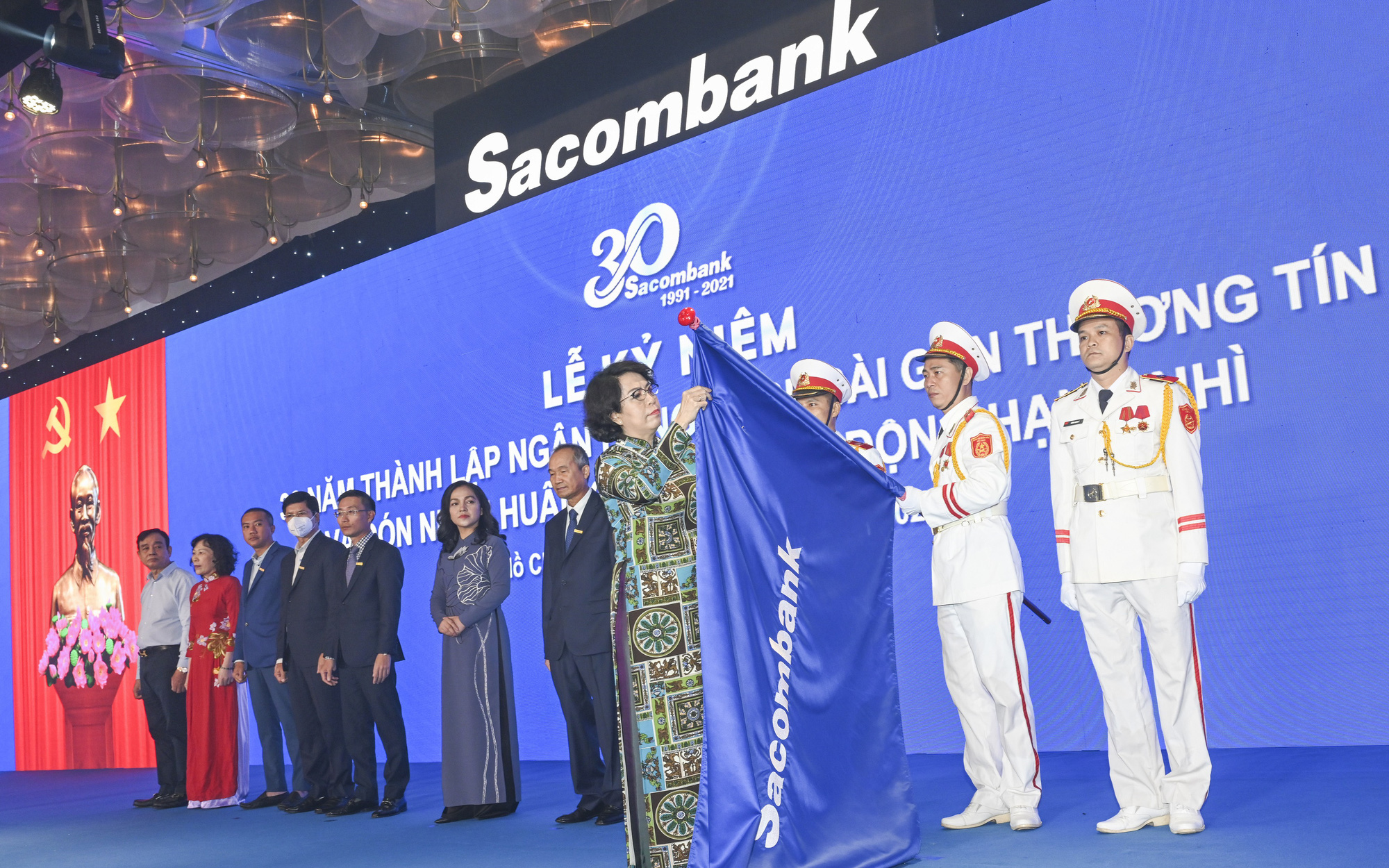 SACOMBANK đón nhận Huân chương Lao động hạng nhì vào dịp kỷ niệm 30 năm thành lập 