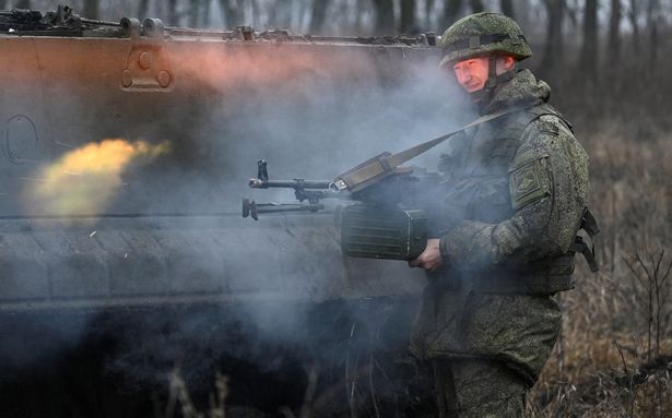 Nga điều thêm khí tài hạng nặng áp sát Ukraine sau tuyên bố 'không còn đường lui' của Putin - Ảnh 2.