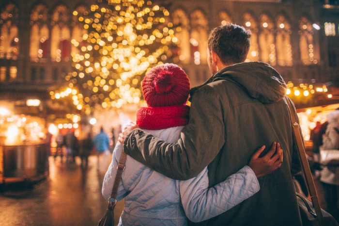 Lời chúc giáng sinh ý nghĩa sẽ mang lại cho bạn những giây phút tuyệt vời và cảm xúc tốt đẹp nhất. Với những câu chúc tuyệt vời và ý nghĩa, bạn sẽ cảm nhận được sự quan tâm, yêu thương và chia sẻ của những người xung quanh. Hãy cùng chia sẻ niềm vui và hạnh phúc trong mùa Giáng sinh này.