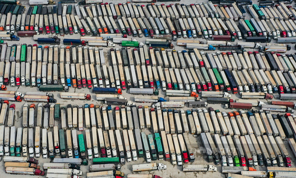 Toàn cảnh về hàng nghìn xe tải ùn ứ tại cửa khẩu Tân Thanh hơn 20 ngày qua - Ảnh 5.