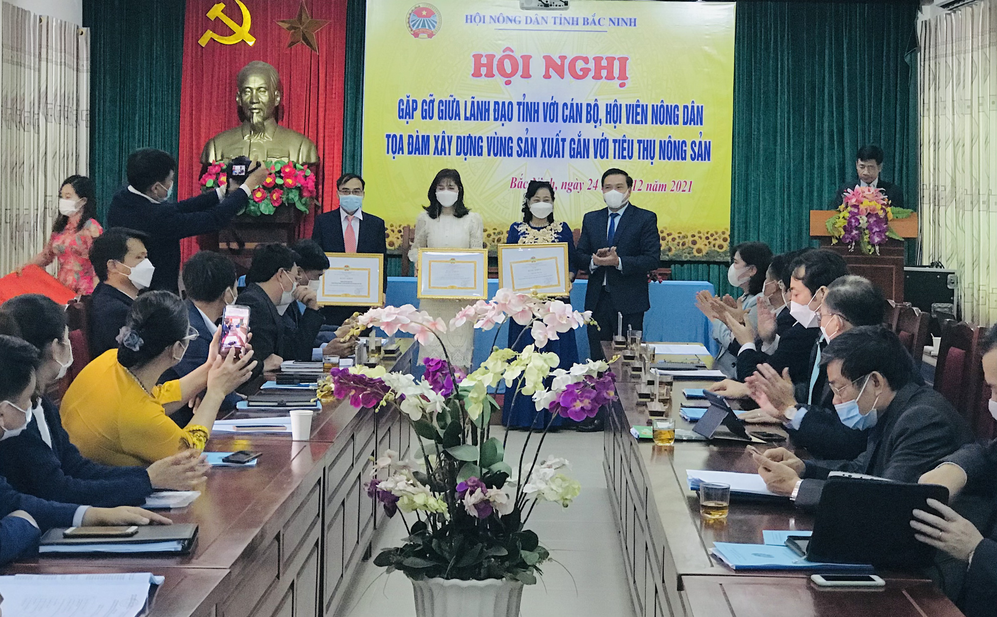 Bắc Ninh: Lãnh đạo tỉnh đối thoại, gỡ khó trong sản xuất nông nghiệp cho nông dân - Ảnh 5.