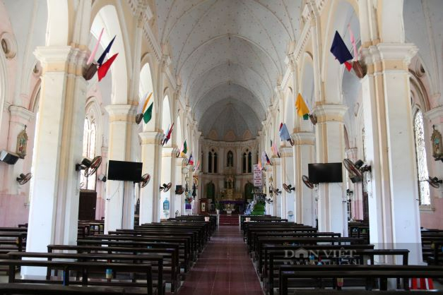 Nhà thờ 122 năm tuổi có vị Cha Cố “dẫn thủy nhập điền” giúp nông dân trồng lúa  - Ảnh 3.
