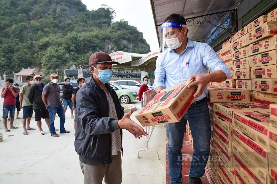 Bến xe Bảo Nguyên  Tân Thanh giảm giá chia sẻ khó khăn với lái xe và chủ hàng ùn ứ.  - Ảnh 2.