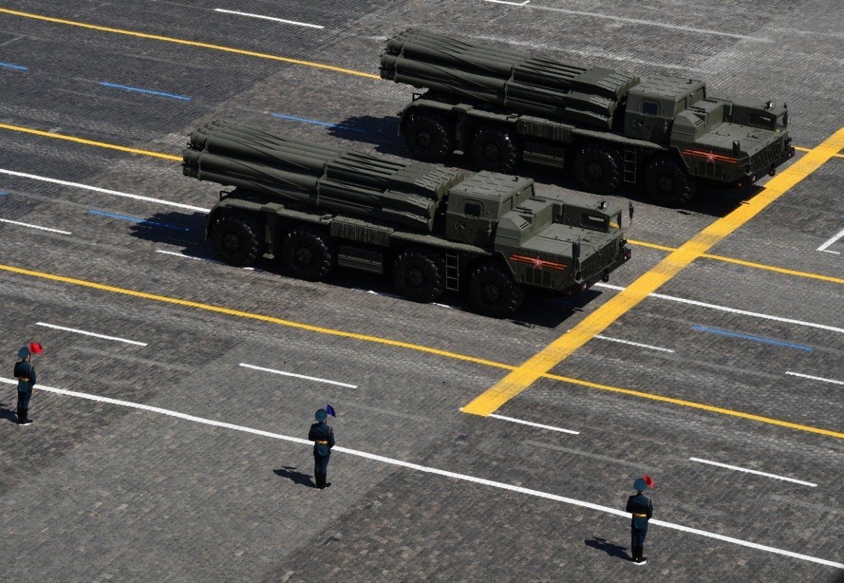 Uy lực đáng gờm của Tornado-S - pháo phản lực có thể san phẳng mọi thứ của quân đội Nga - Ảnh 1.