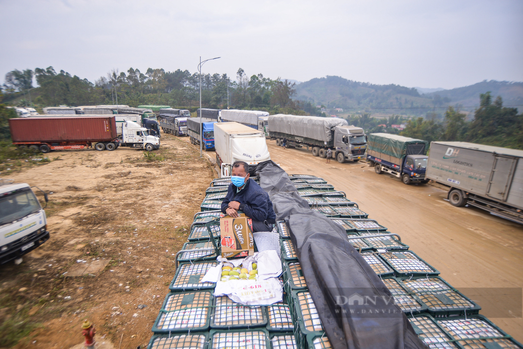 Toàn cảnh về hàng nghìn xe tải ùn ứ tại cửa khẩu Tân Thanh hơn 20 ngày qua - Ảnh 9.