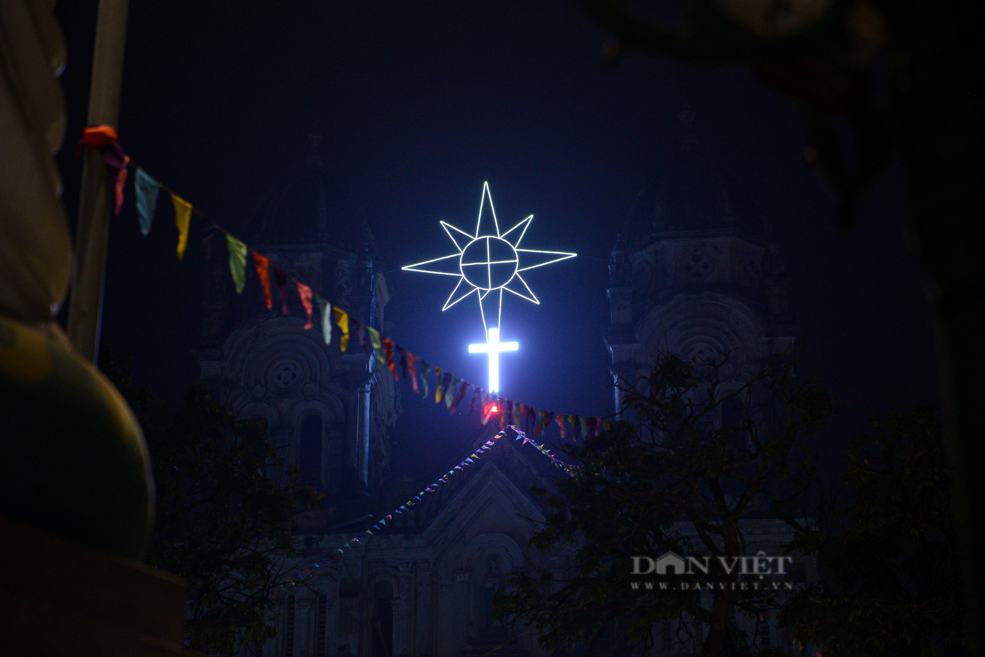 Không khí rộn ràng tại xứ đạo ở ngoại thành Hà Nội, trang hoàng rực rỡ đón Giáng Sinh - Ảnh 11.