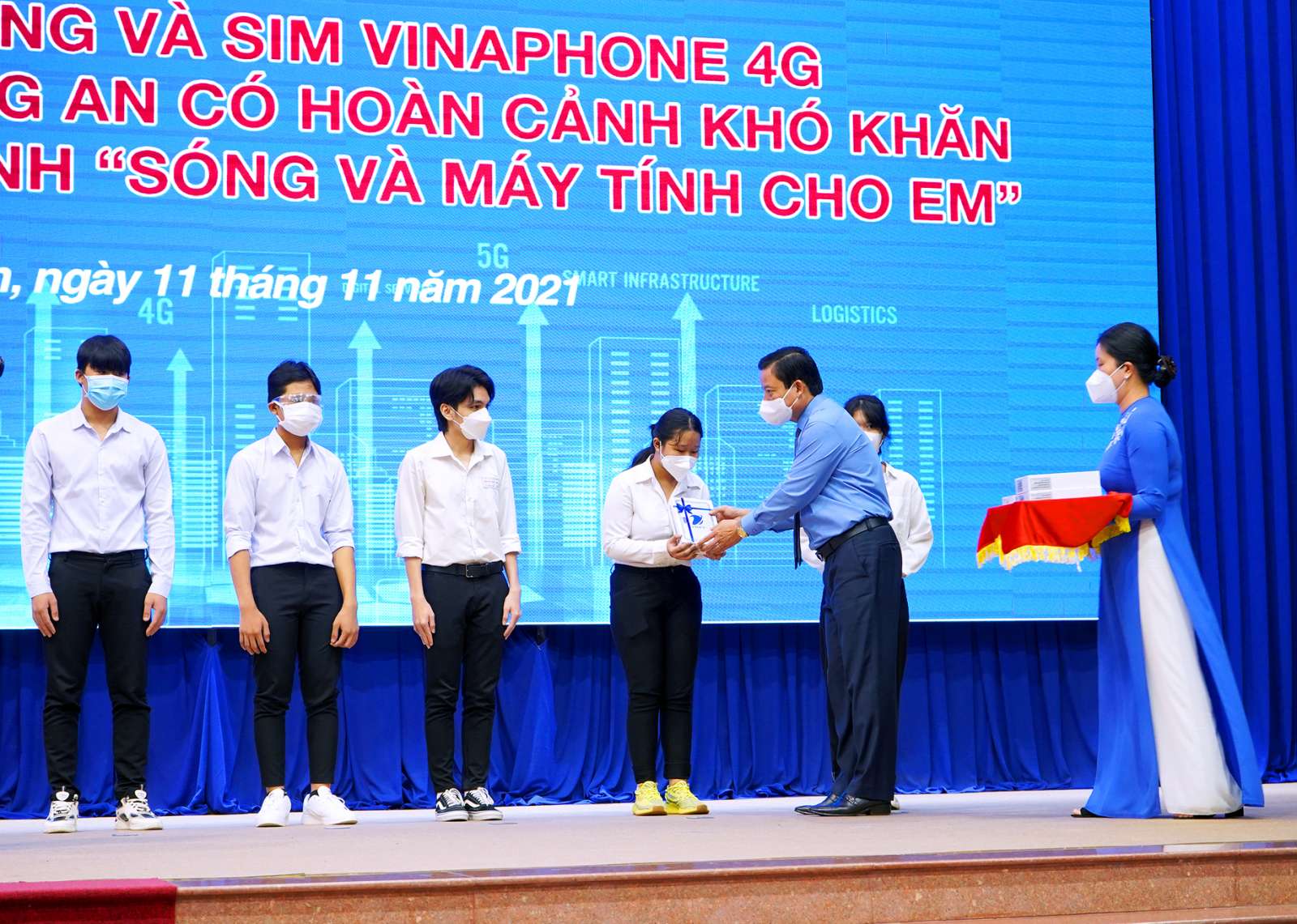 Năm 2021, VNPT hoàn thành &quot;mục tiêu kép&quot; với nhiều dấu ấn - Ảnh 1.