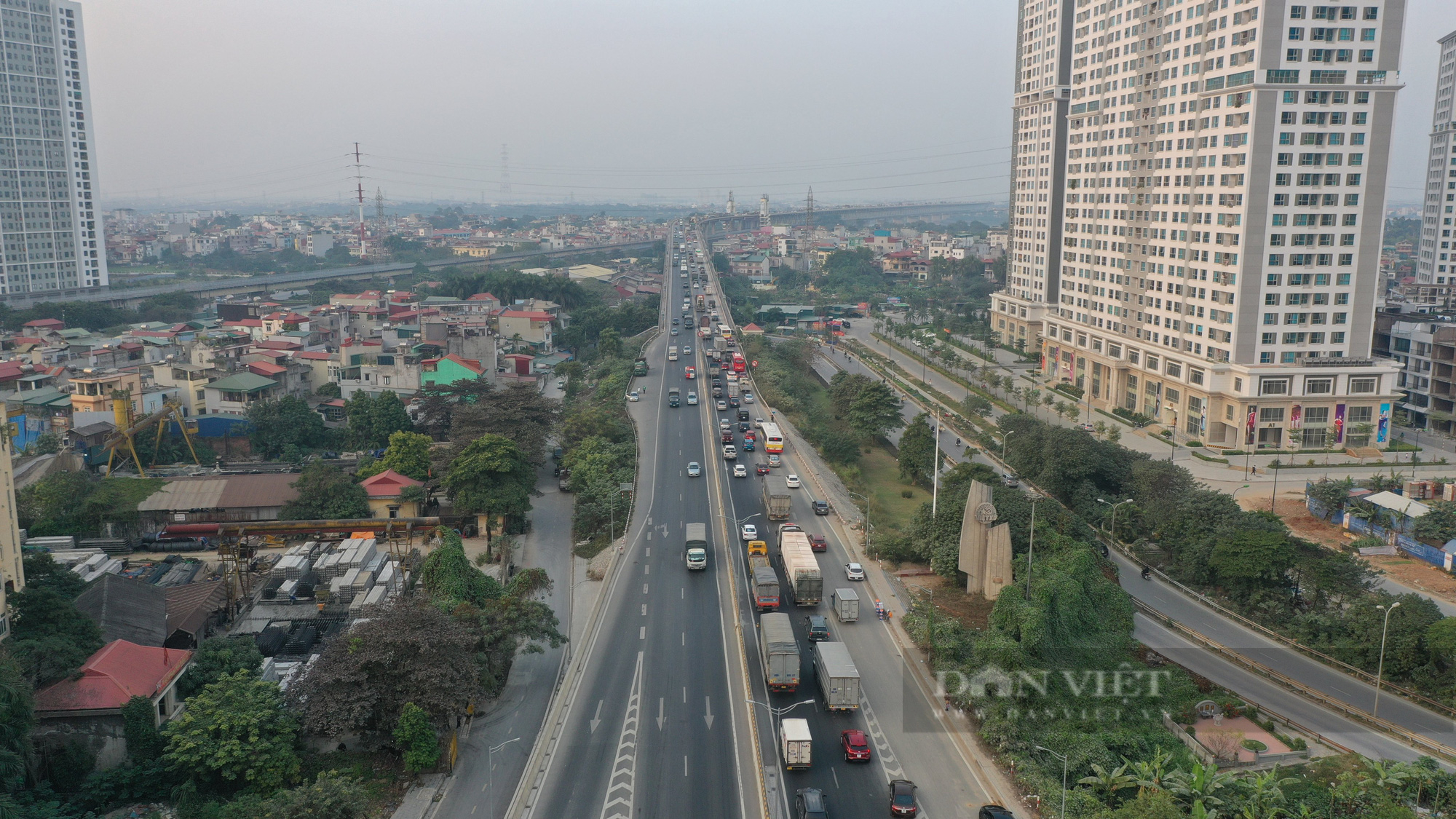 Toàn cảnh đường dẫn lên cầu Thăng Long hướng từ Vành đai 3 đến sân bay Nội Bài