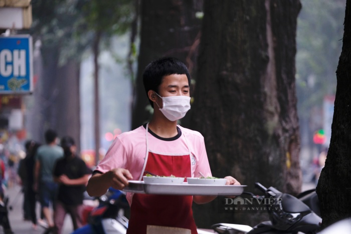 Dừng ăn uống tại chỗ ở “vùng cam”, dân sang “vùng vàng”, Hà Nội có nên thay đổi phương án chống dịch? - Ảnh 4.