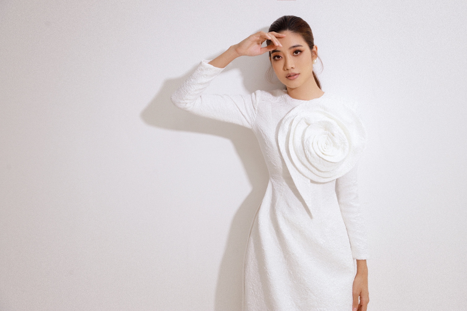 Hoa hậu Ninh Hoàng Ngân gợi ý các mẫu áo dài hiện đại đón Tết - Ảnh 5.