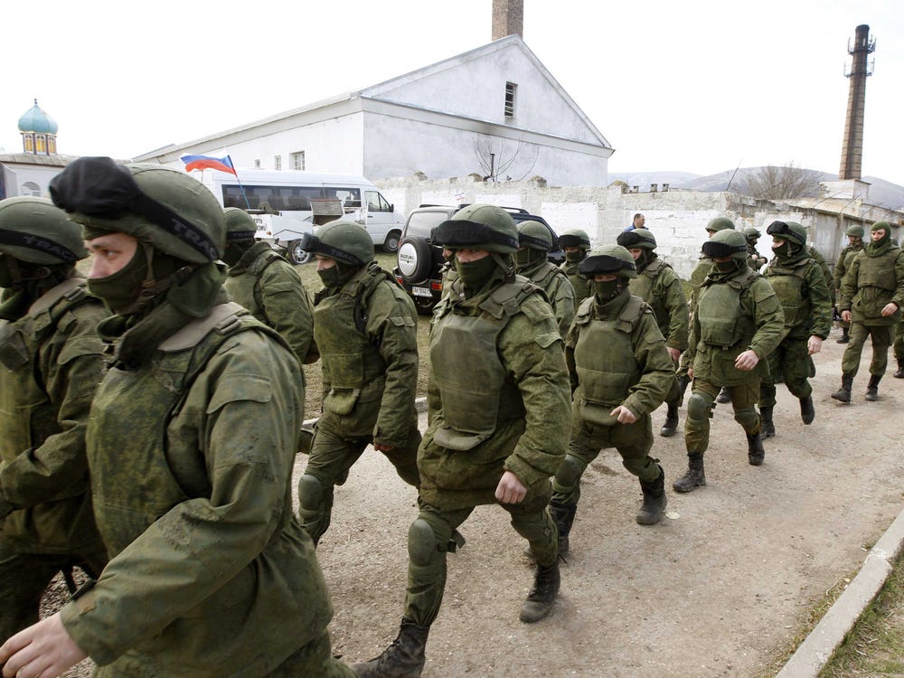 Nóng: Hàng nghìn quân Nga bất ngờ rút khỏi biên giới Ukraine - Ảnh 1.