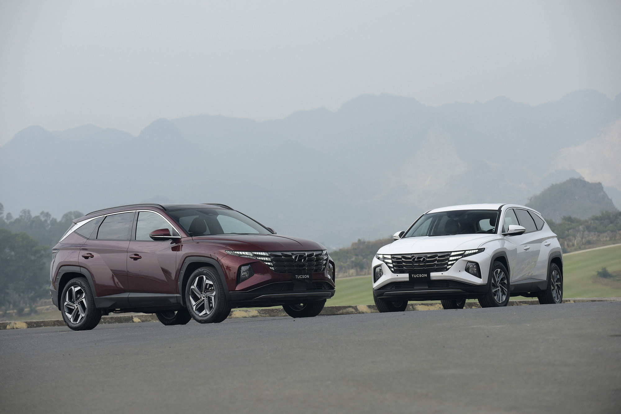Giá niêm yết và lăn bánh Hyundai Tucson 2022 vừa ra mắt Việt Nam - Ảnh 1.