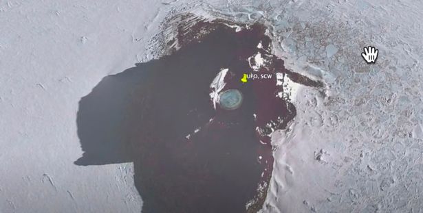 Phát hiện UFO của người ngoài hành tinh rơi tạo ra vết vỡ hình trái tim ở băng Nam Cực - Ảnh 1.