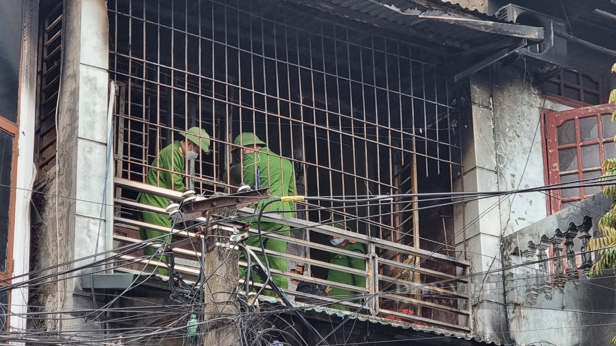 Hiện trường vụ cháy khiến 3 người tử vong ở Thanh Hoá - Ảnh 5.