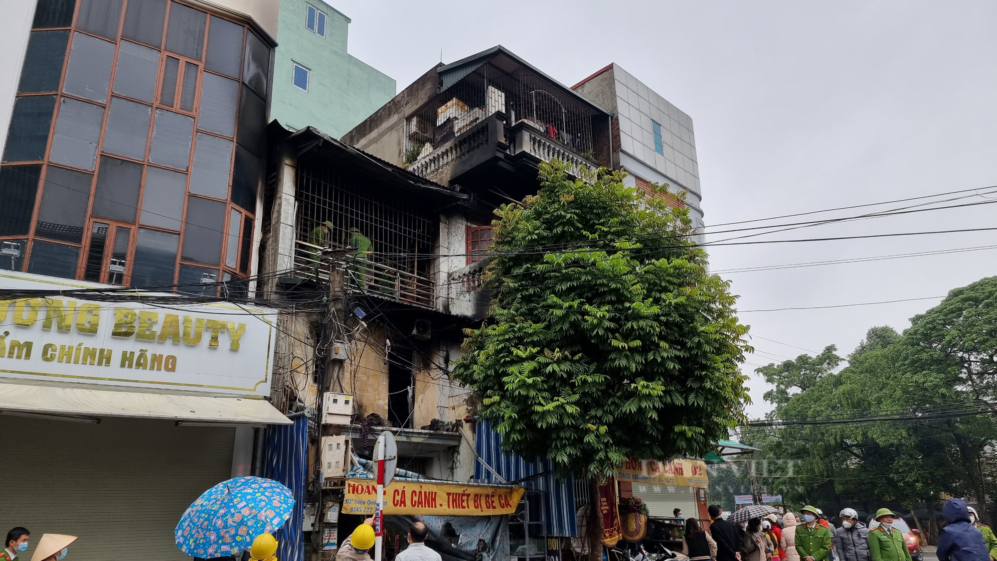 Hiện trường vụ cháy khiến 3 người tử vong ở Thanh Hoá - Ảnh 7.